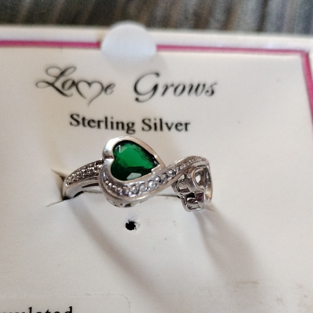Sterling Silver Simulated Emerald Ring - image 4